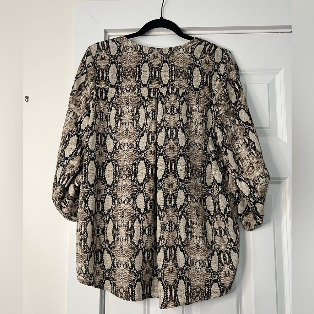 🐍 High/Low Blouse 🐍 - Picture 3 of 6